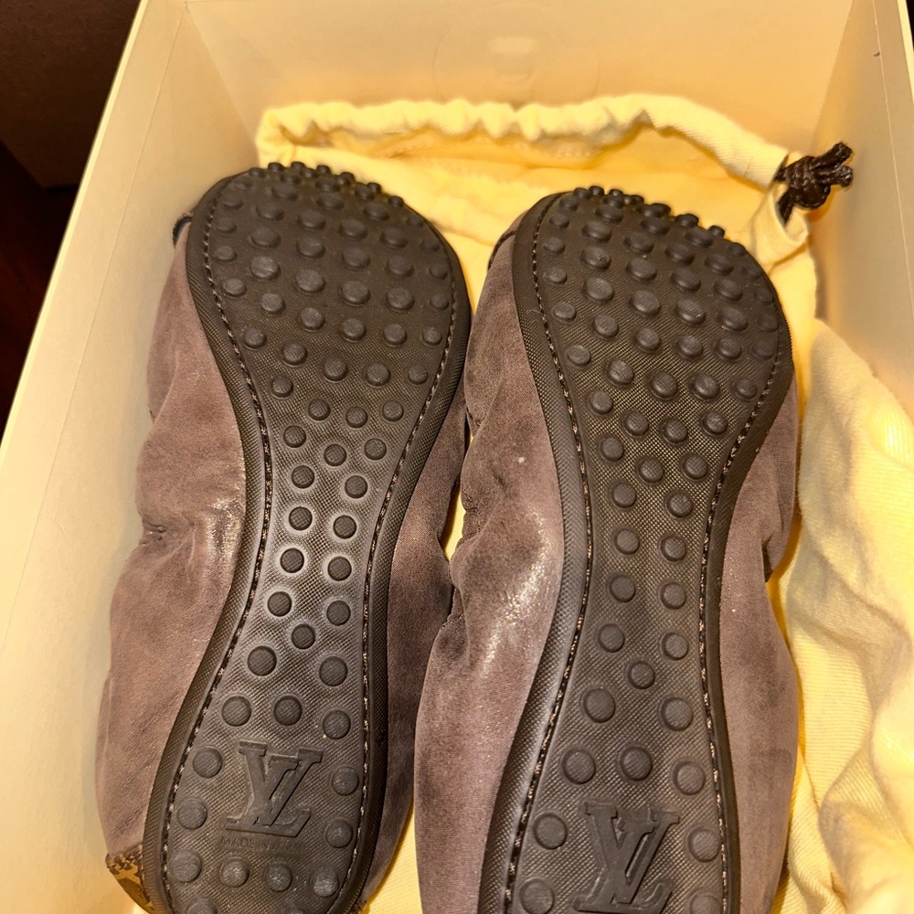 Louis Vuitton Brown and Gold Flats with Monogram Design - Picture 3 of 3